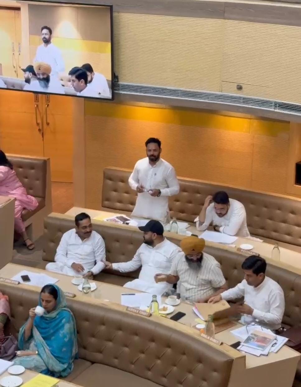 Senior Deputy Mayor Jasbir Bunty demanded – Licenses of cancelled vendors should be renewed, Municipal Corporation will benefit